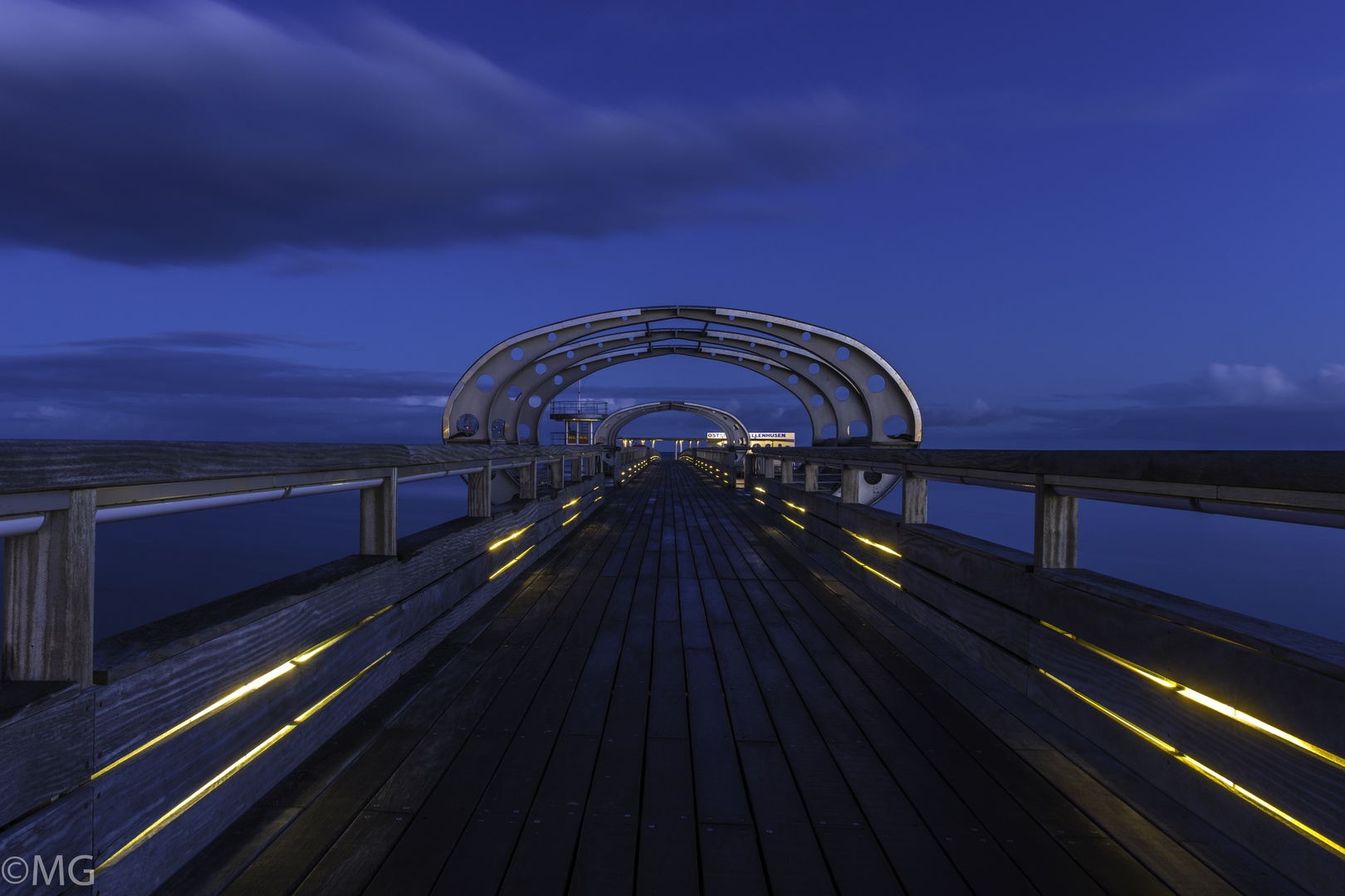 Seebrücke Kellenhusen zur Blauen Stunde