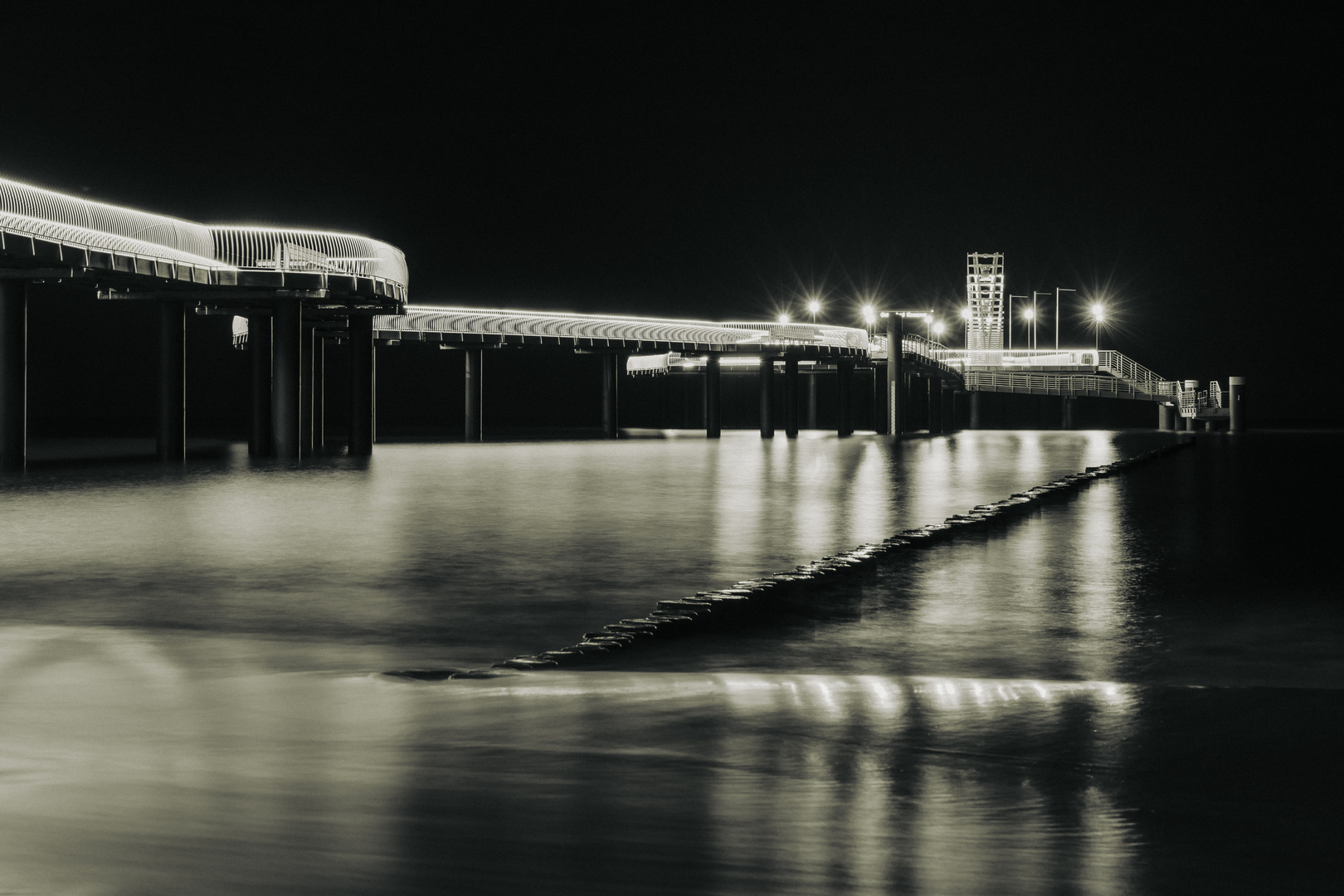  Seebrücke Koserow bei Nacht 