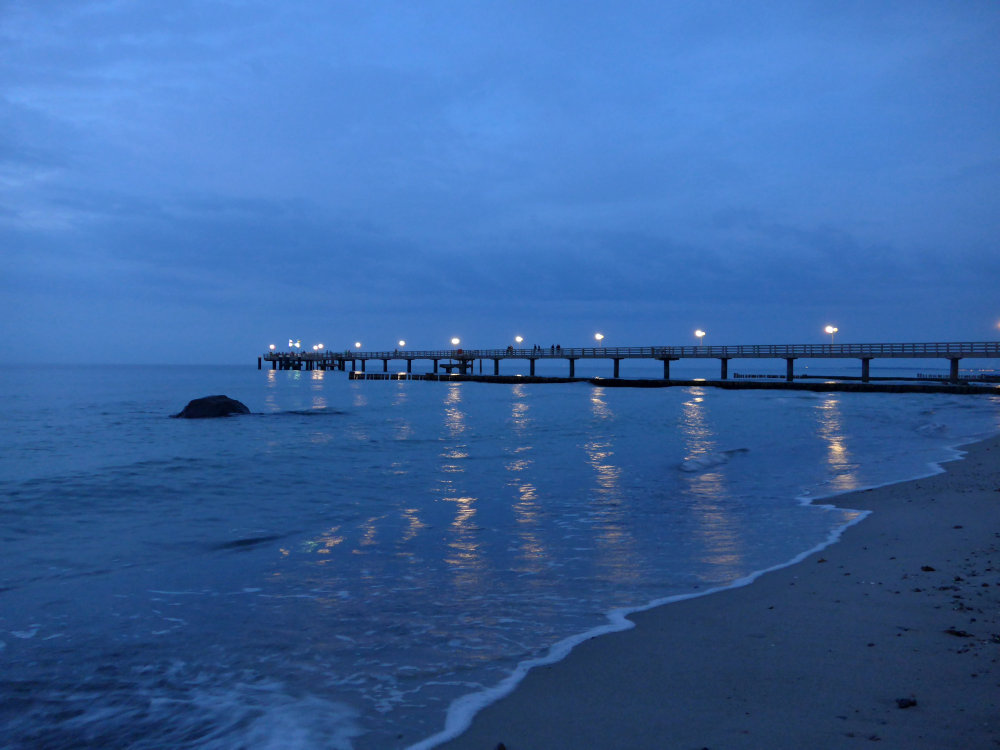 Seebrücke Kühlungsborn bei Nacht