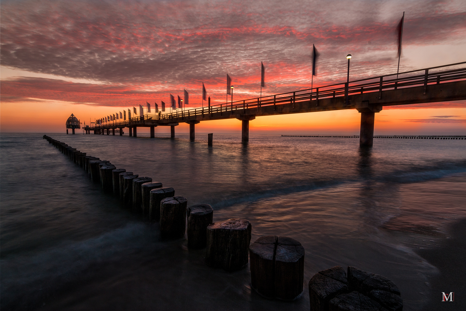 Seebrücke mit Tauchglocke in Zingst