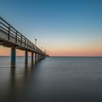 Seebrücke nach Sonnenuntergang