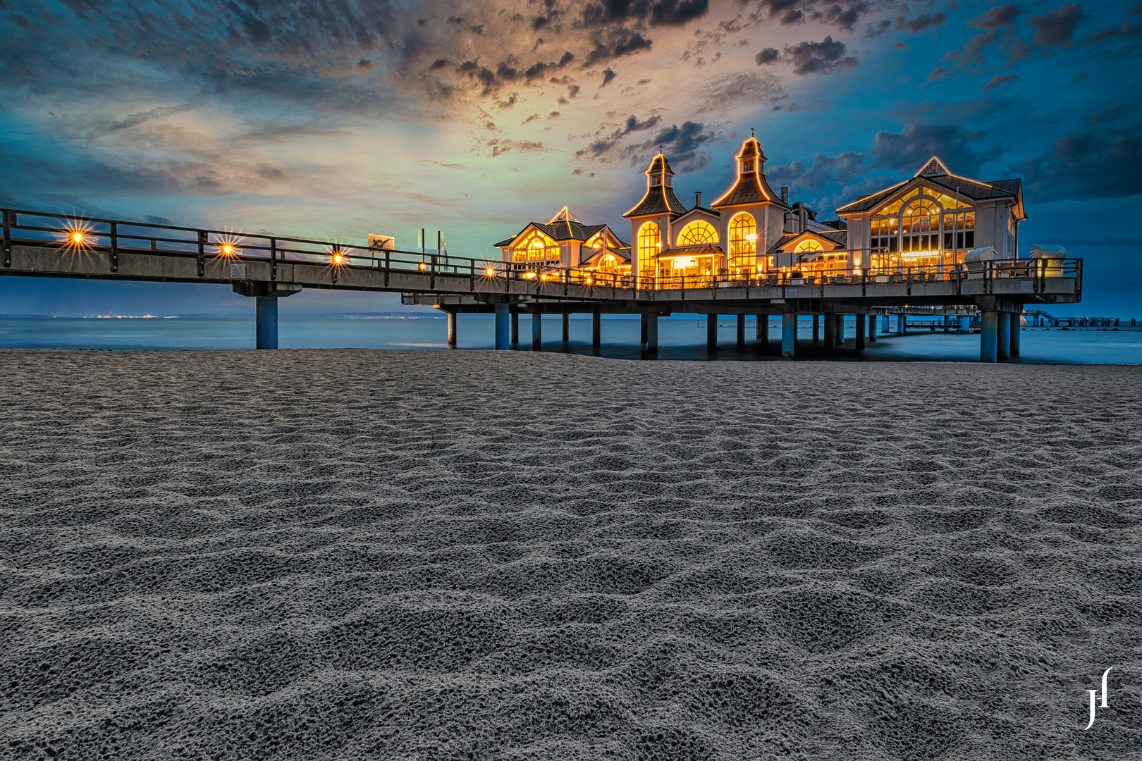 Seebrücke Sellin auf Rügen nach Sonnenuntergang