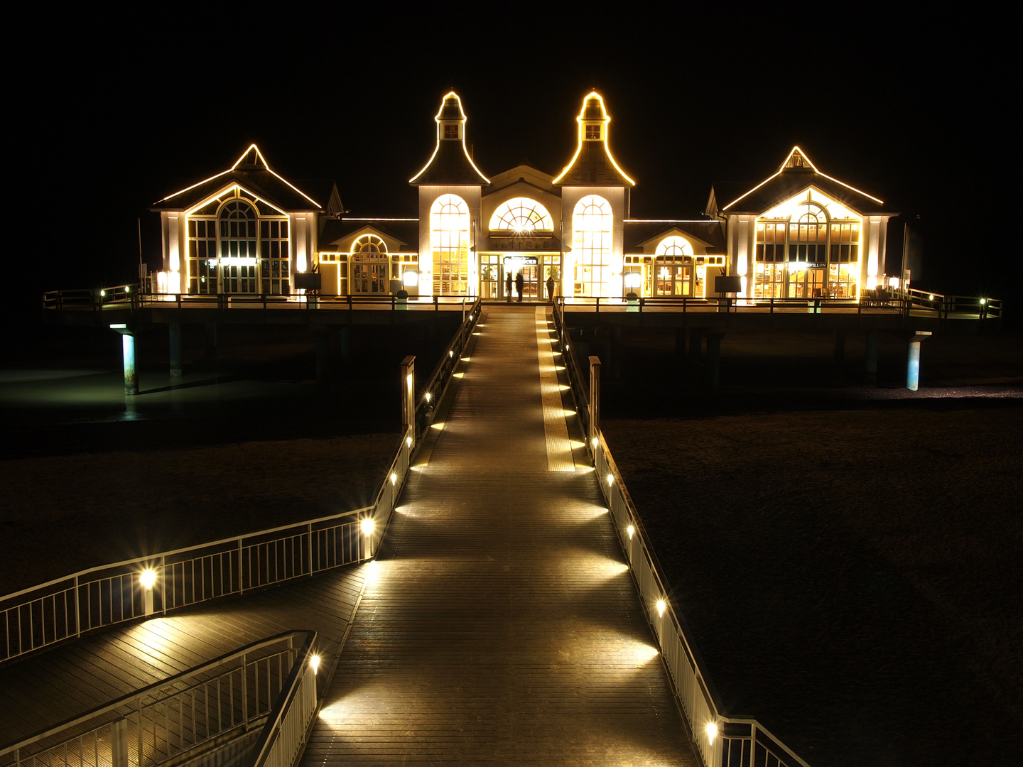 Seebrücke Sellin bei Nacht