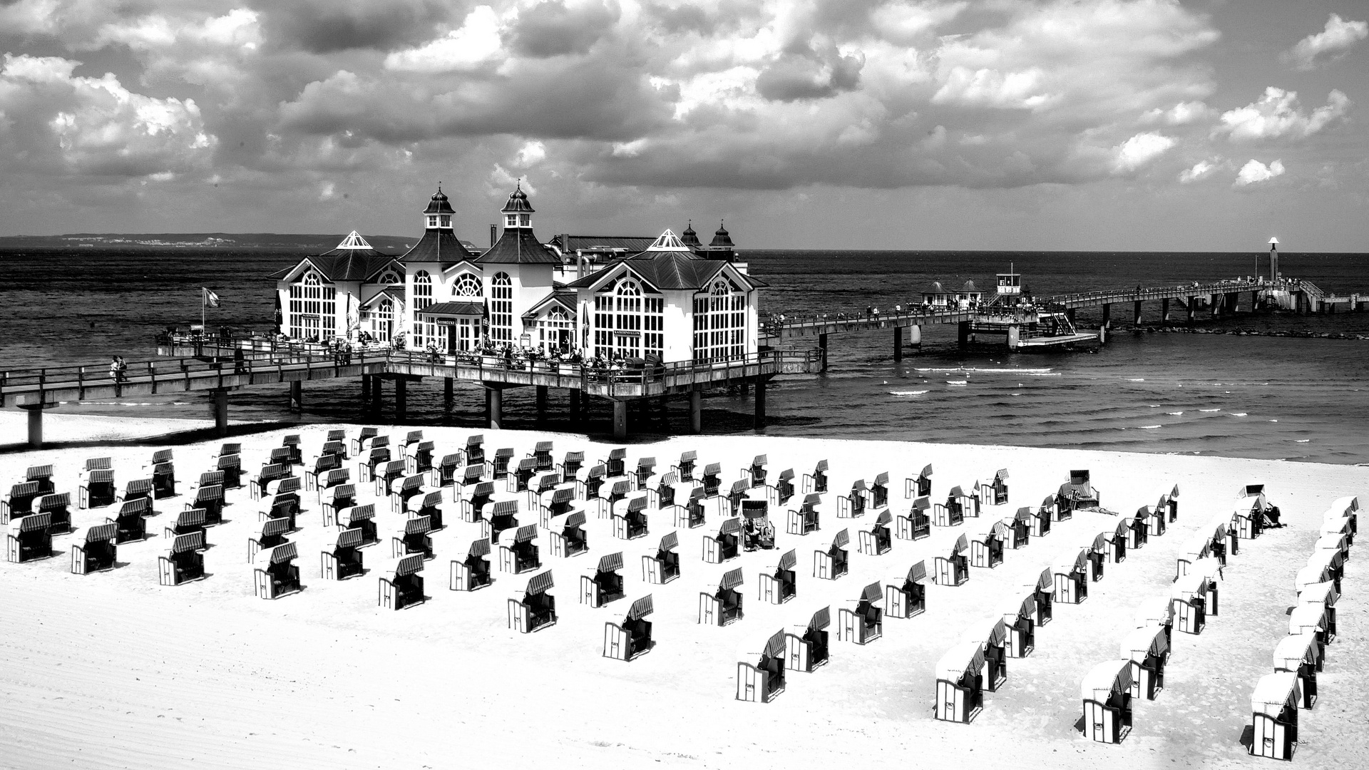 Seebrücke Sellin - Strandkorbparade .....