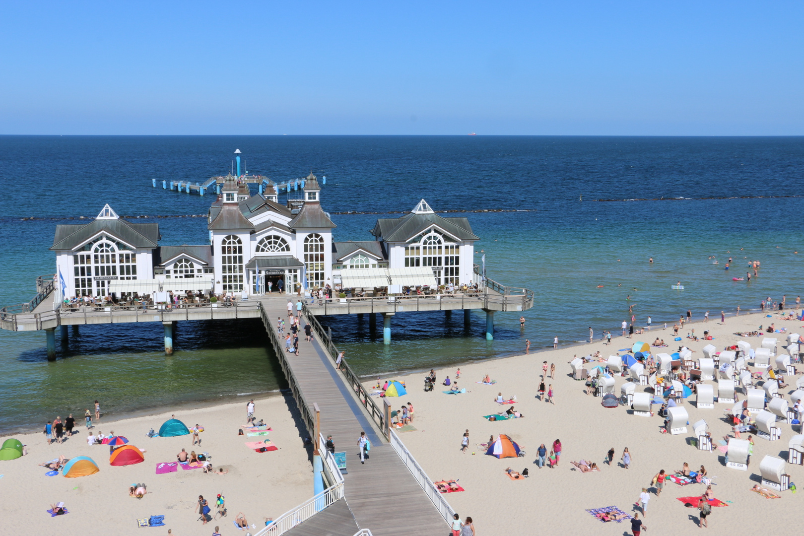 Seebrücke Sellin zur Ferienzeit