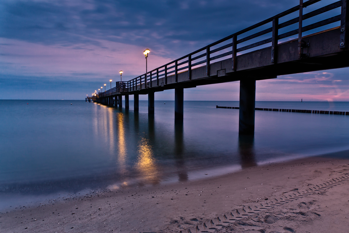 Seebrücke vor Sonnenaufgang