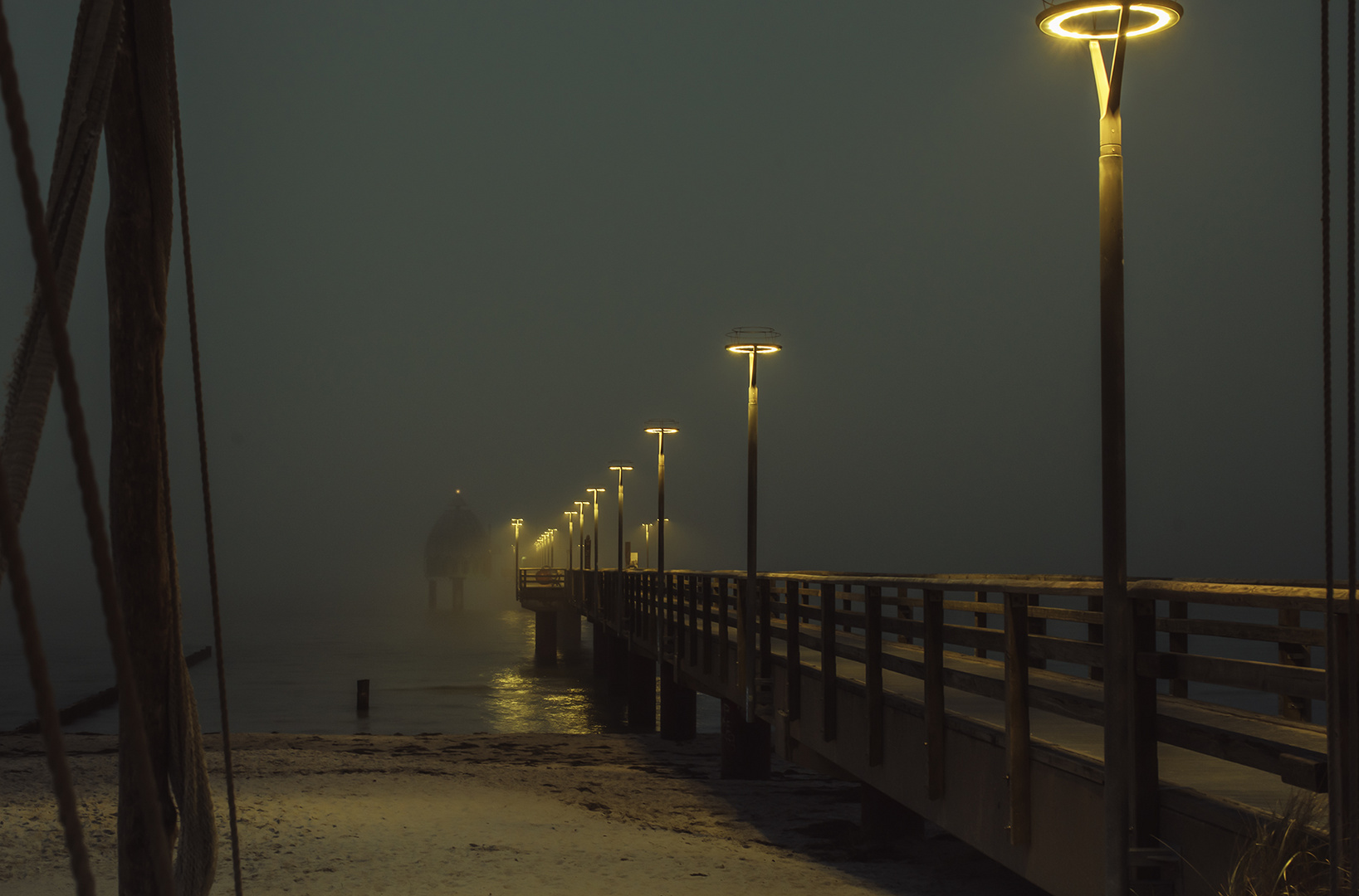 Seebrücke Zingst bei Seenebel