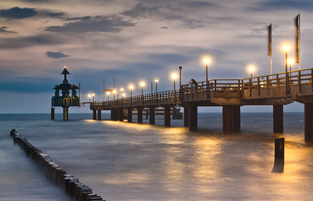 Seebrücke Zingst zur blauen Stunde