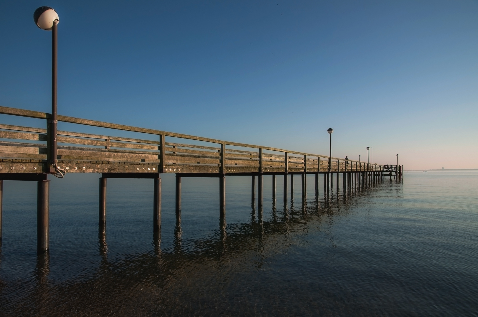 Seebrücke zur "Blauen Stunde"