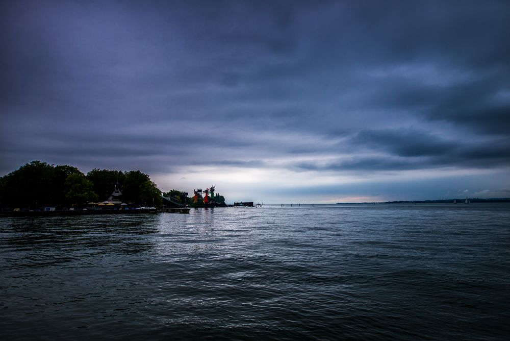 Seebühne in der Blauen Stunde