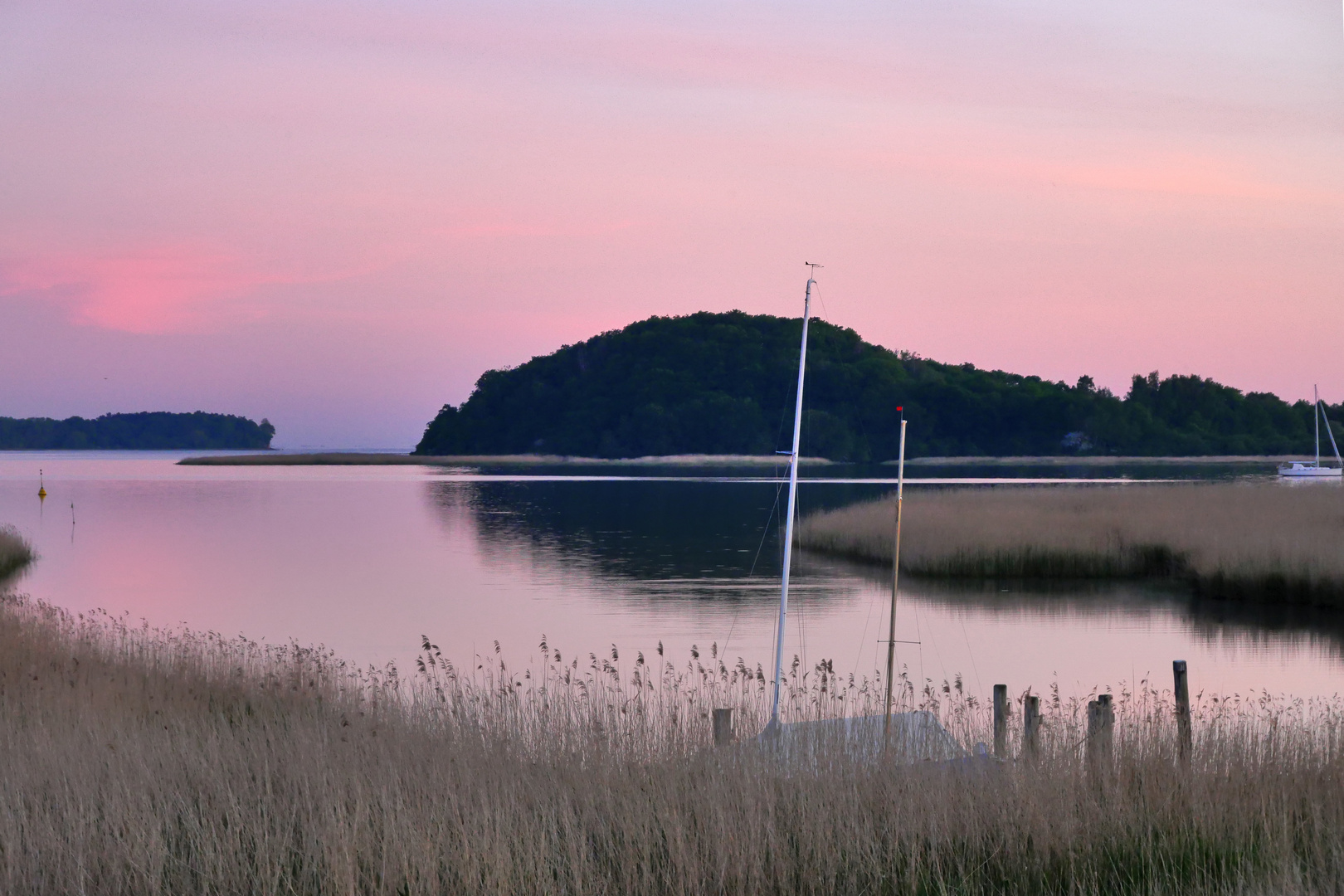 Seedorf Hafeneinfahrt morgens im Bodden