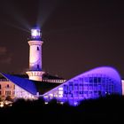 Seefeuer Warnemünde bei Nacht