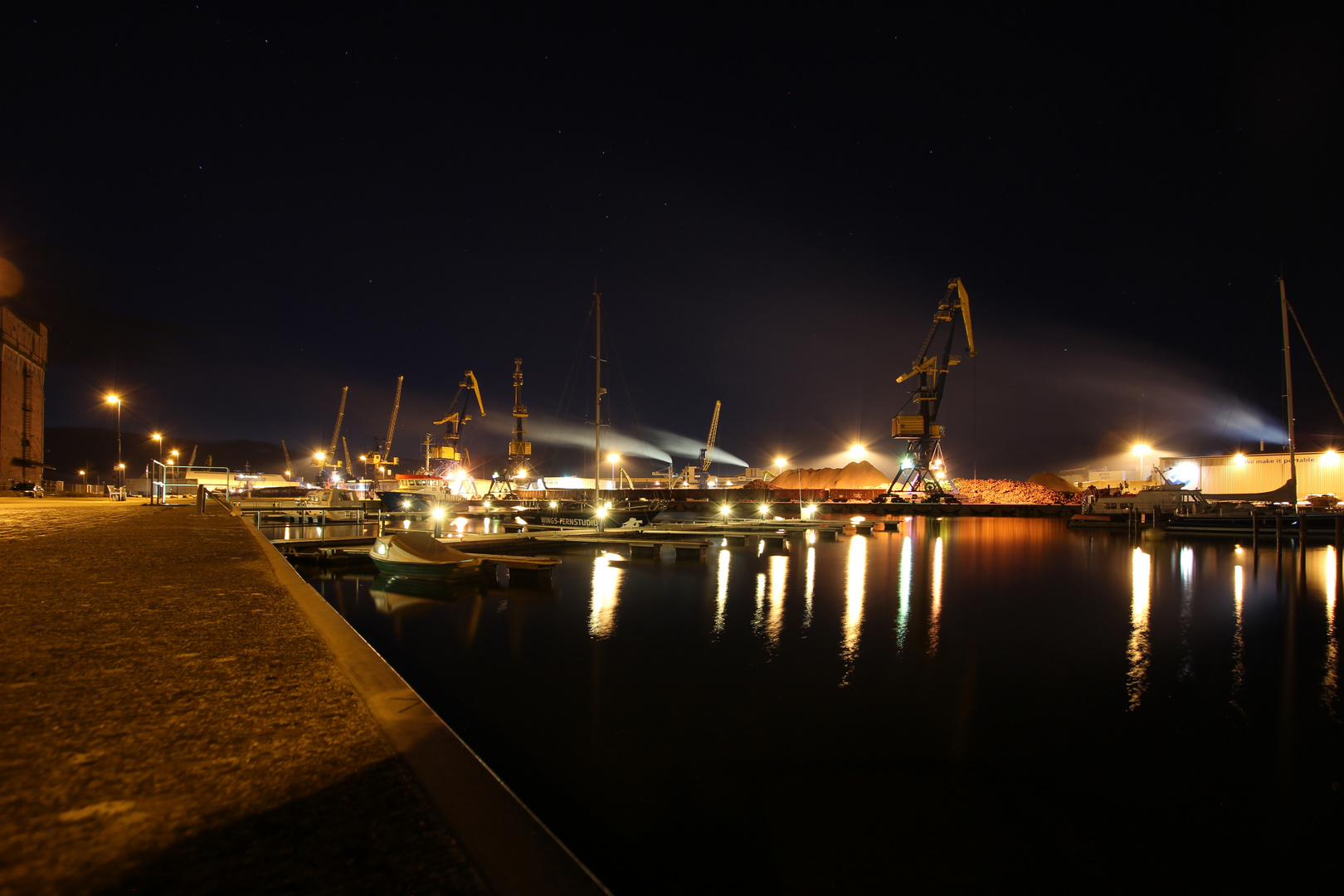 Seehafen Wismar bei Nacht