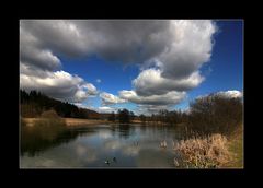 Seeidylle mit Wolken