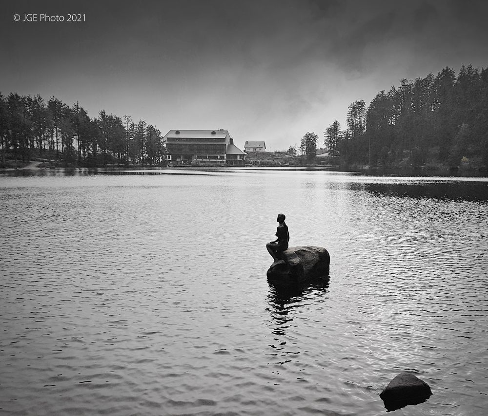 Seejungfrau im Mummelsee in Schwarzweiß | CapBluePhoto Fotocommunity