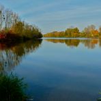 Seelandschaft im Herbst