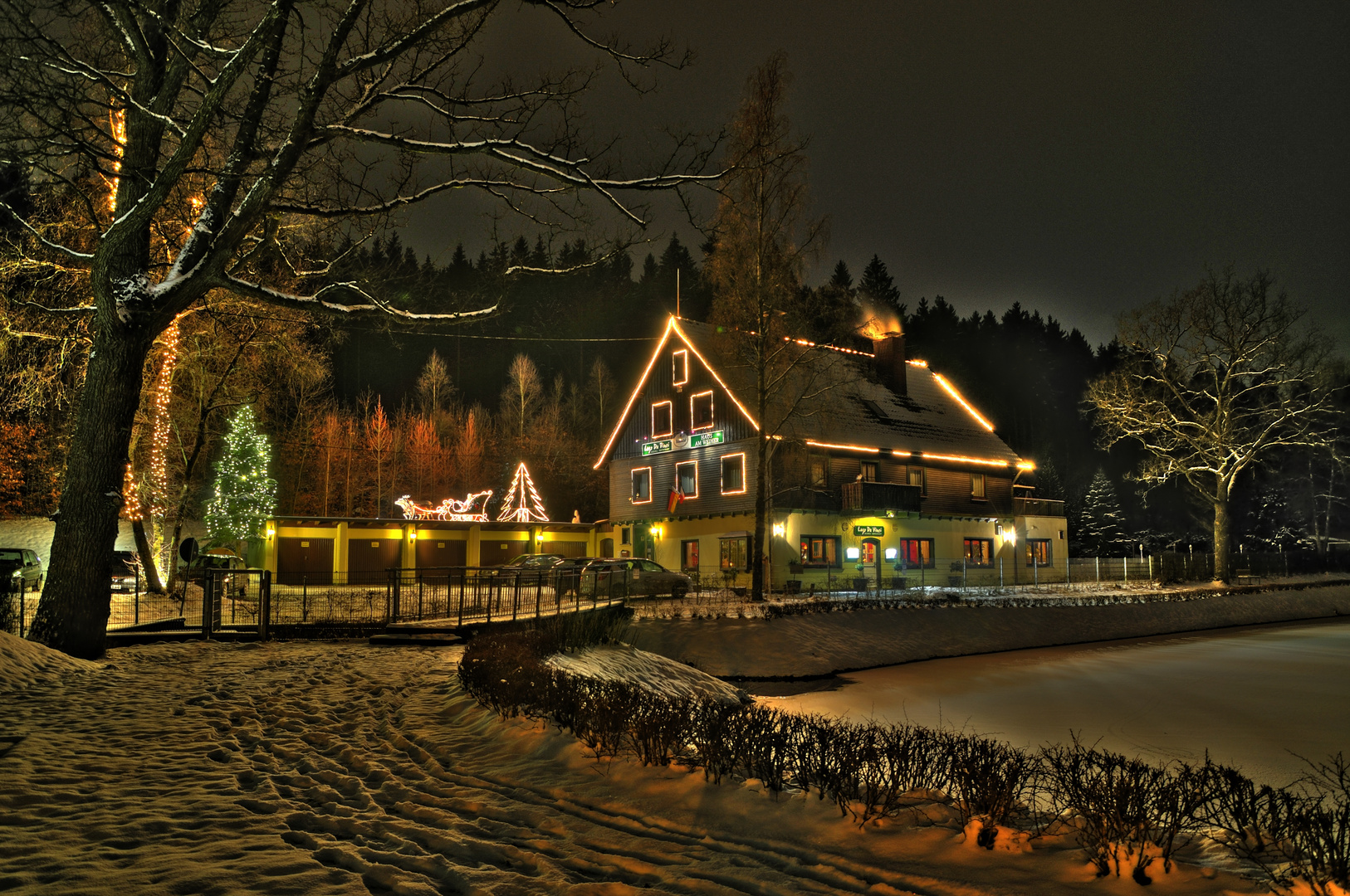 Seelbacher Weiher in Weihnachtsbeleuchtung