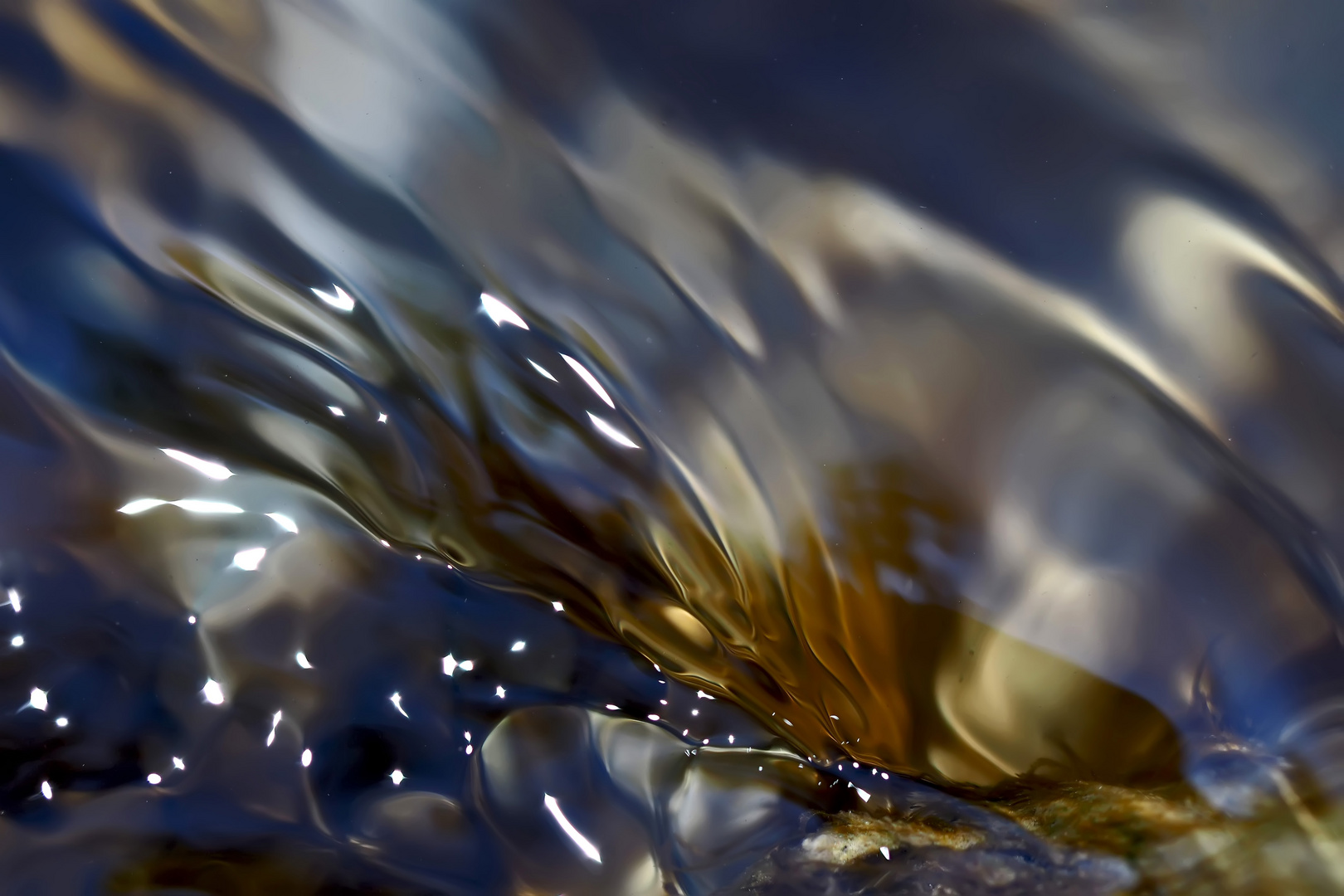 Seelenbilder 6: Wasser- und Gefühlsbewegungen - Reflets dans l'eau du ruisseau de montagne!