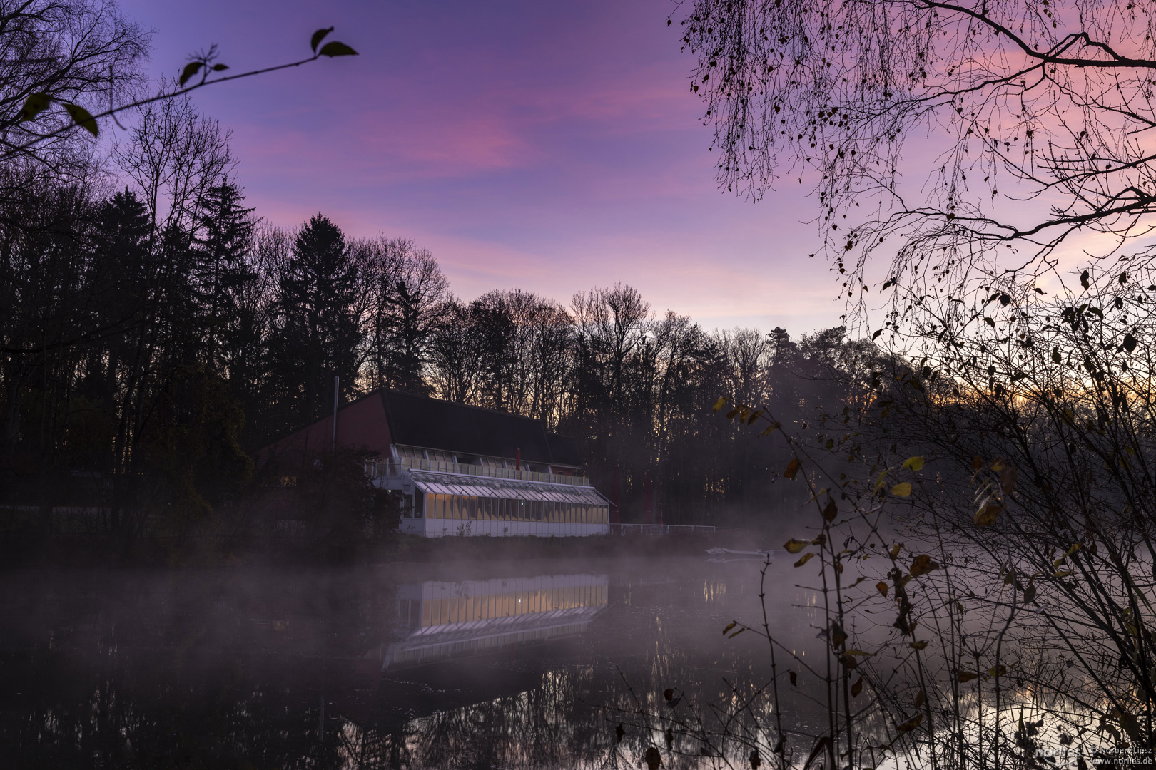 Seelounge im Morgenlicht