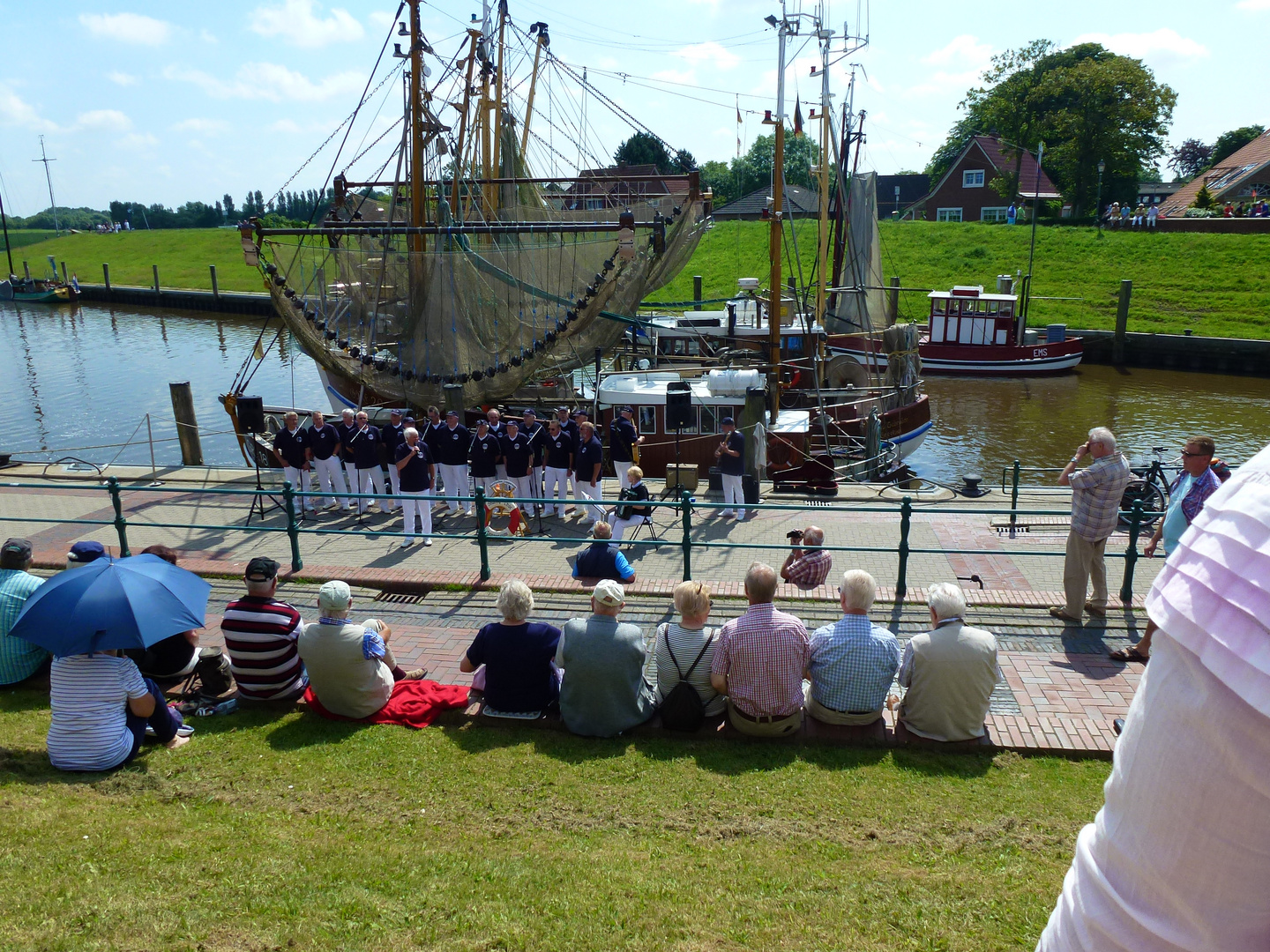 Seemannslieder im Hafen von Greedsiel