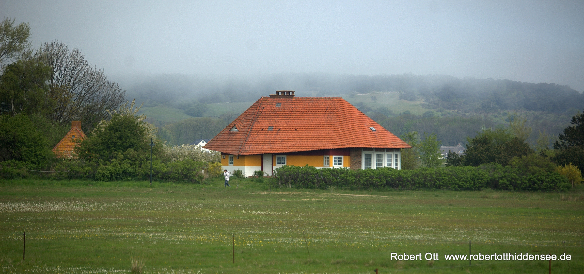 Seenebel umhüllt Kloster Hiddensee