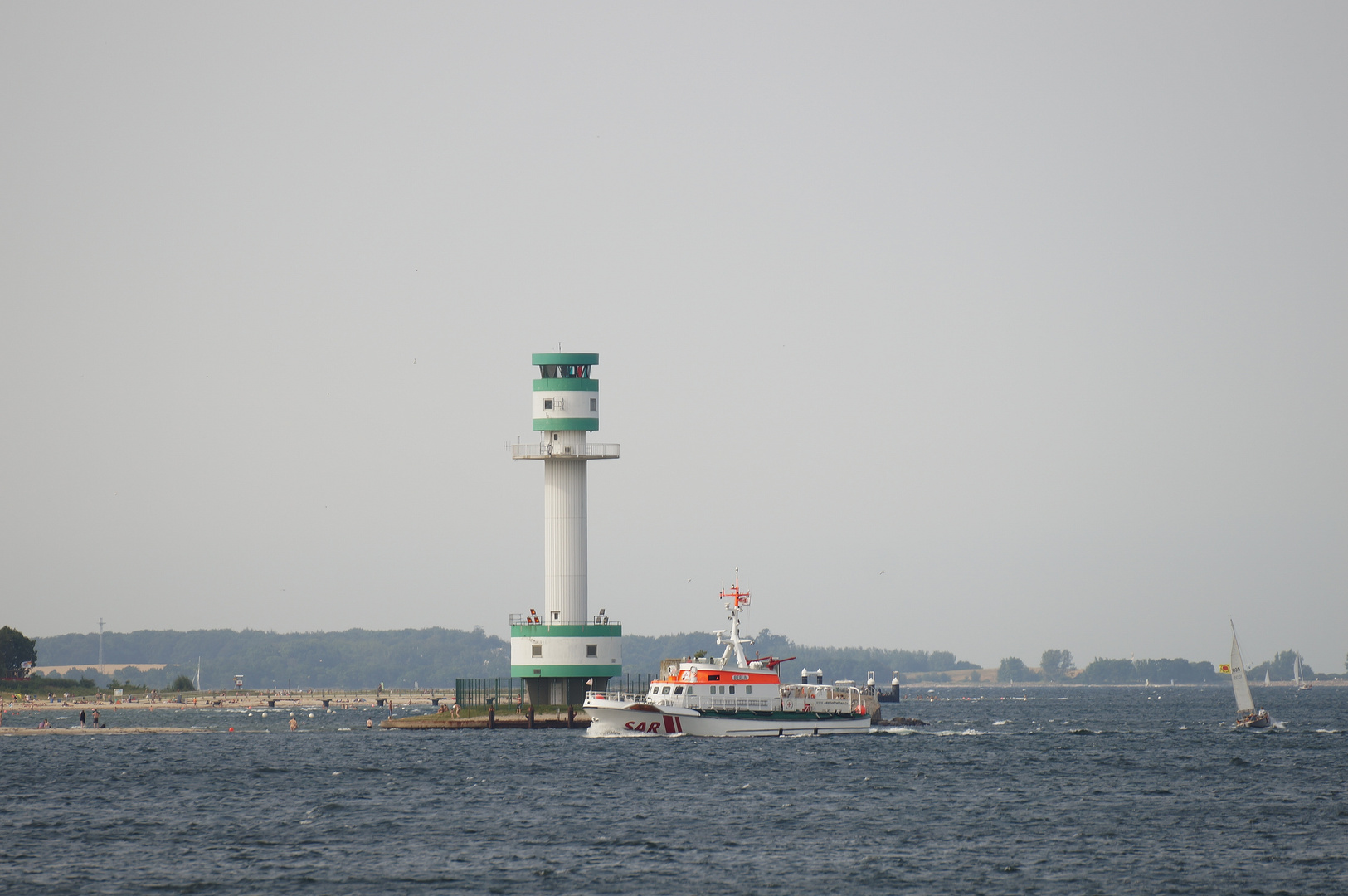 Seenotkreuzer Berlin am Leuchtturm Friedrichsort