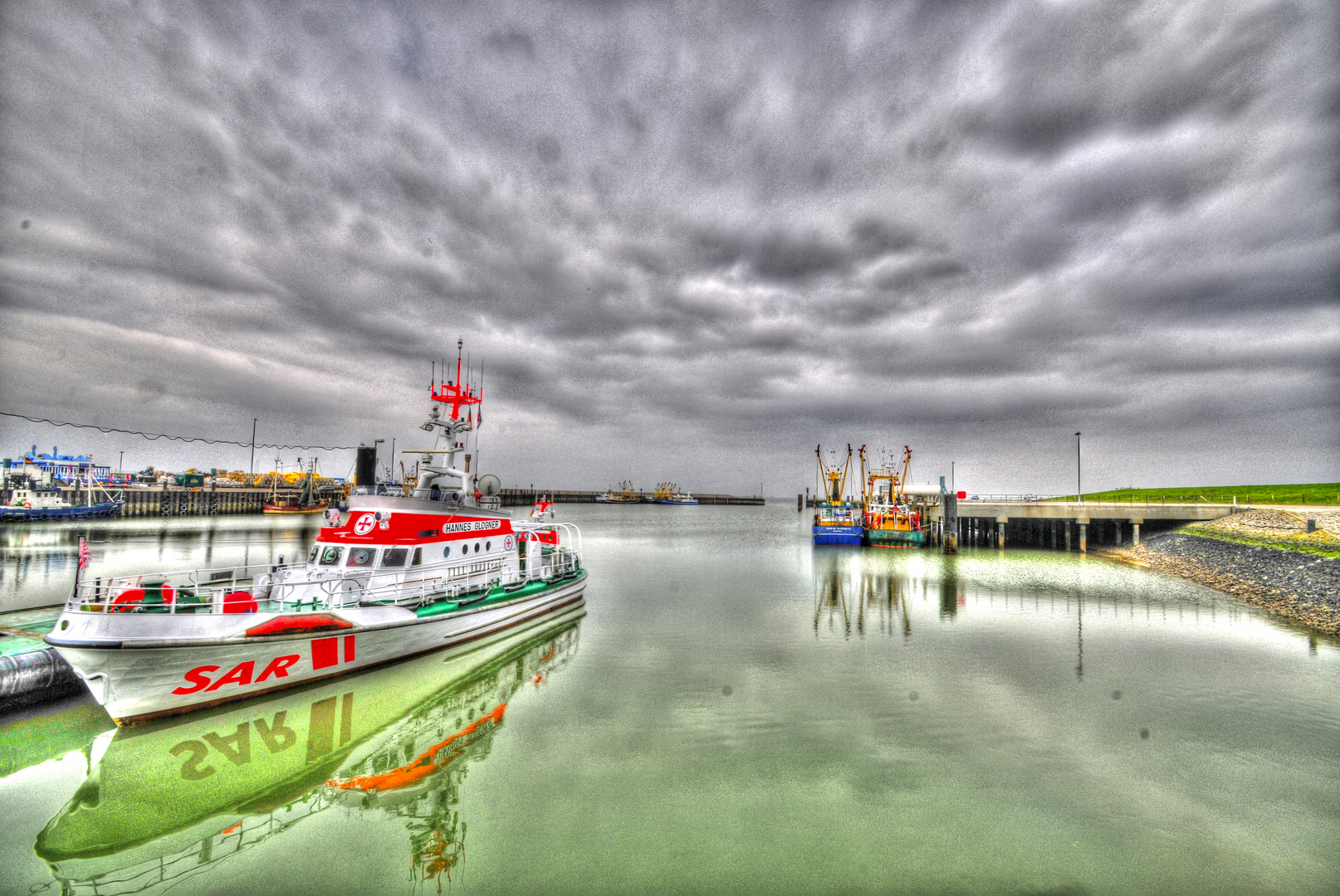 Seenotretter im Hooksieler Hafen