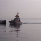 Seenotrettungsboot läuft in den Hafen