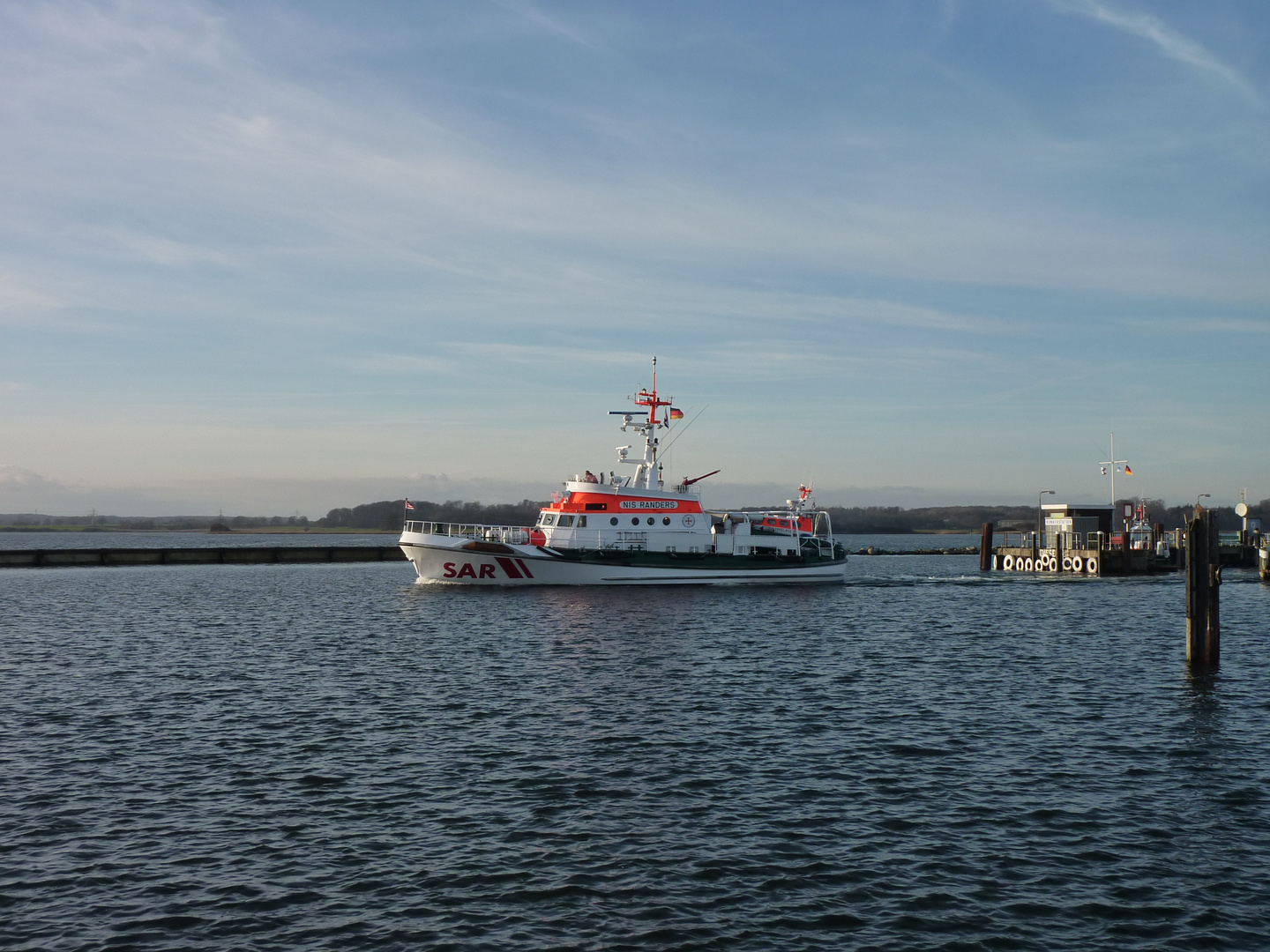 Seenotrettungskreuzer NIS RANDERS auslaufend Hafen Maasholm