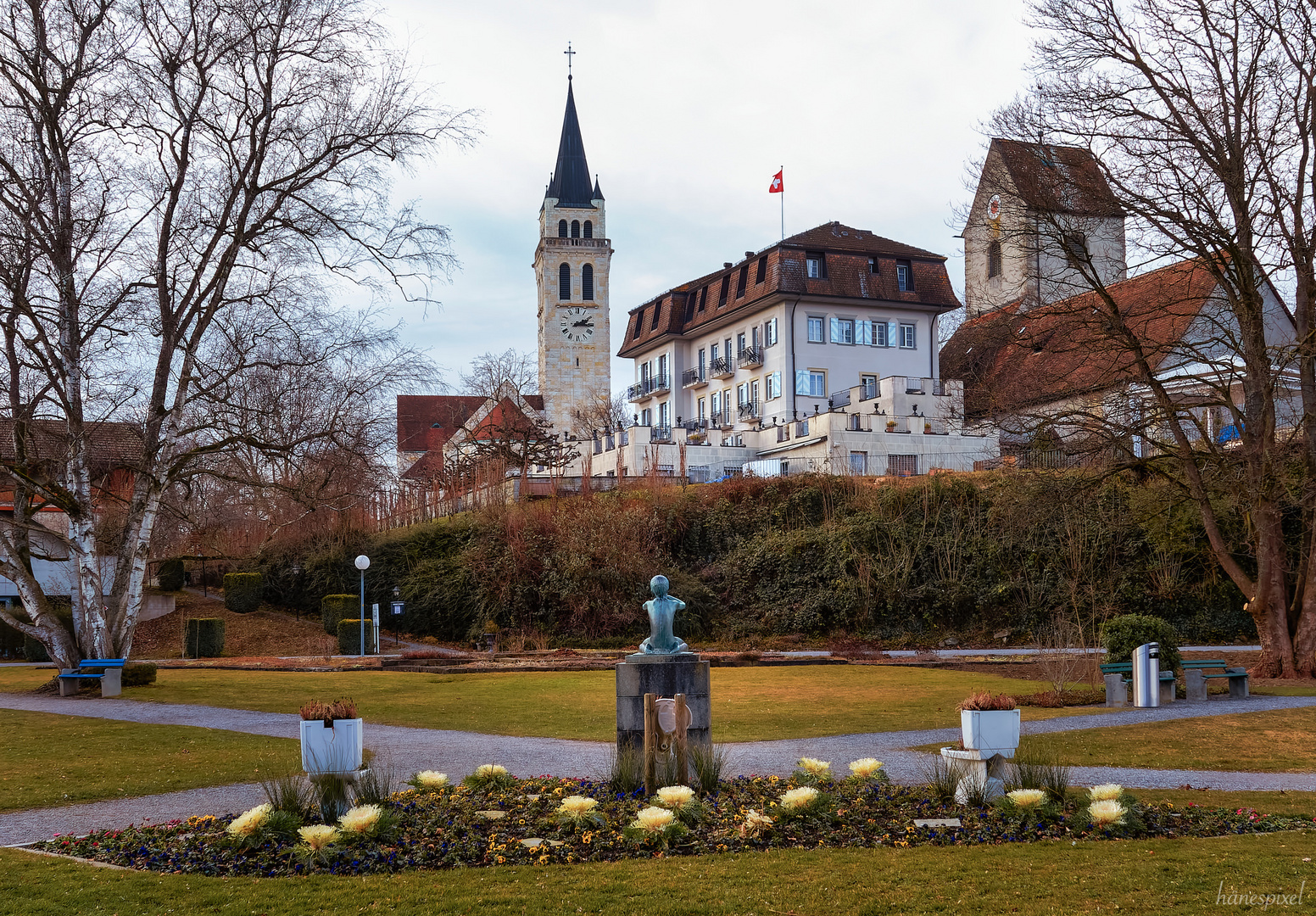 Seepark, sicht auf Schloss und Kirchen