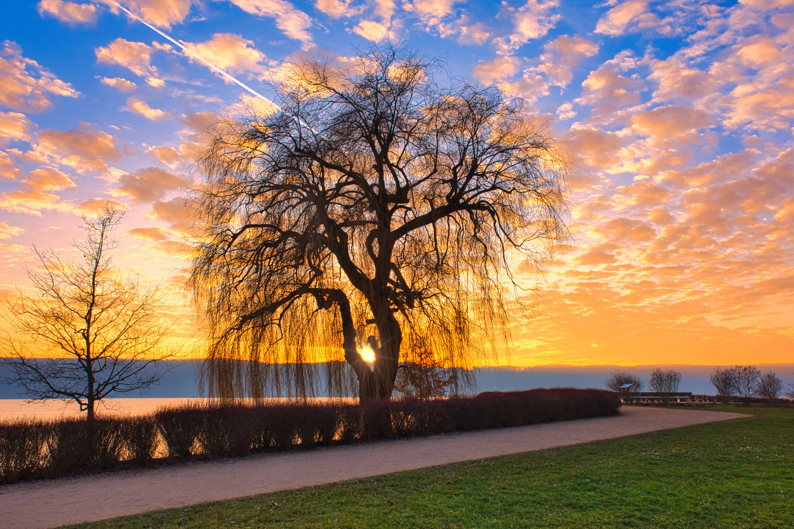 Seepromenade im Sonnenuntergang