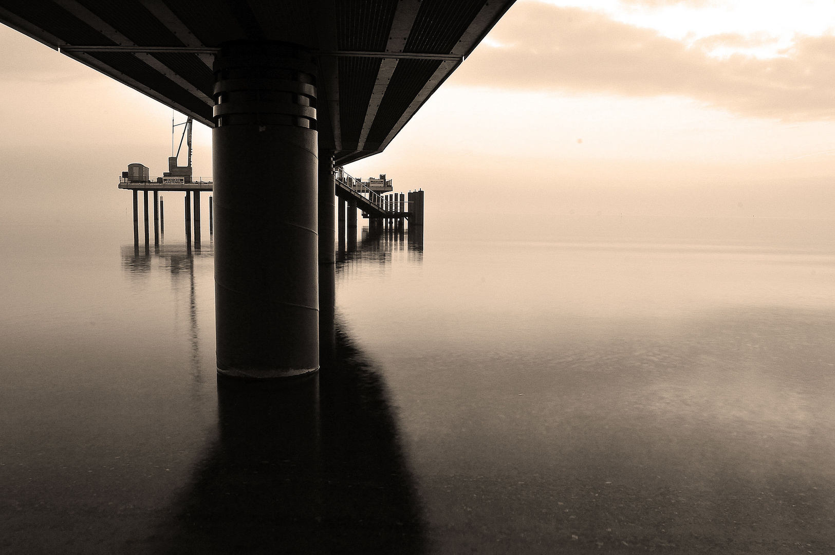 Seeschlösschenbrücke Timmendorfer Strand bei sehr ruhiger See