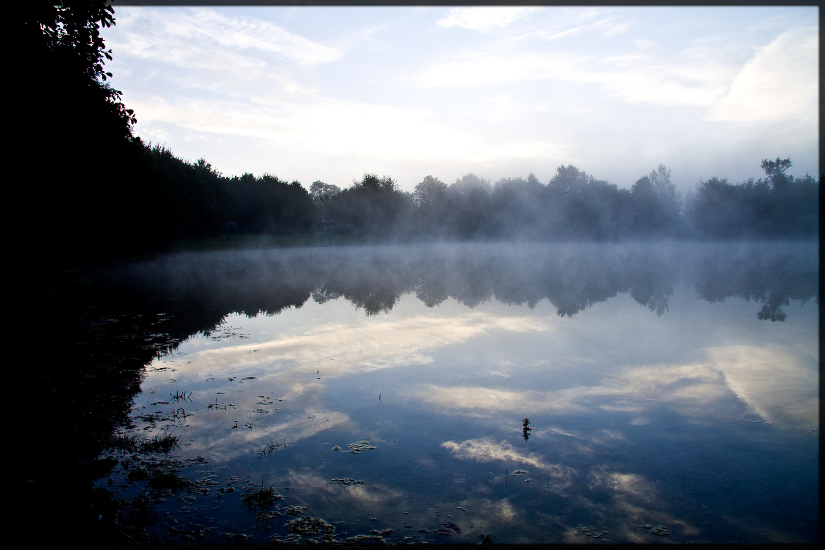 Seespiegelung bei Sonnenaufgang