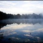 Seespiegelung bei Sonnenaufgang