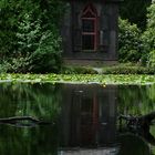 Seeungeheuer in einem wunderschönen Parkteich