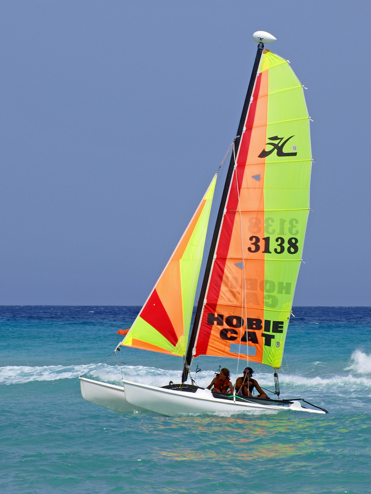 Segel-Katamaran HOBIE CAT am Traumstrand Playas de Sotavento