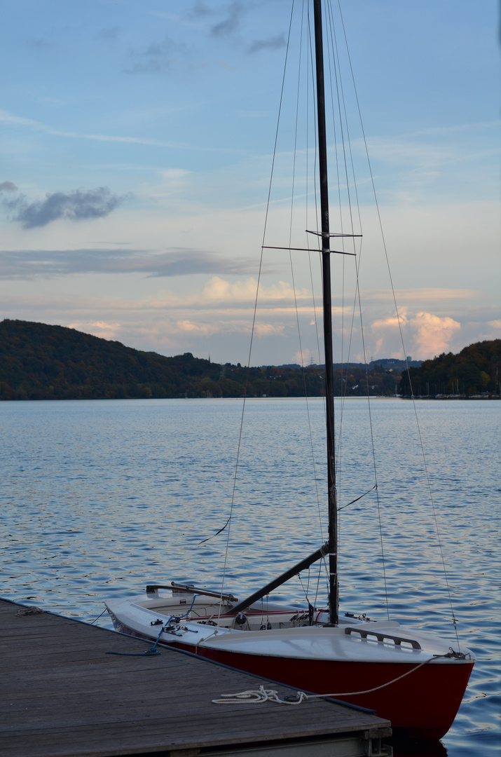 Segelboot am Baldeneysee in Essen