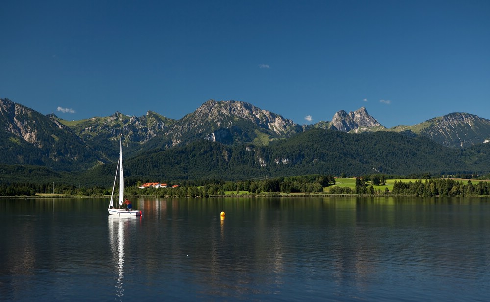 Segelboot am Hopfensee