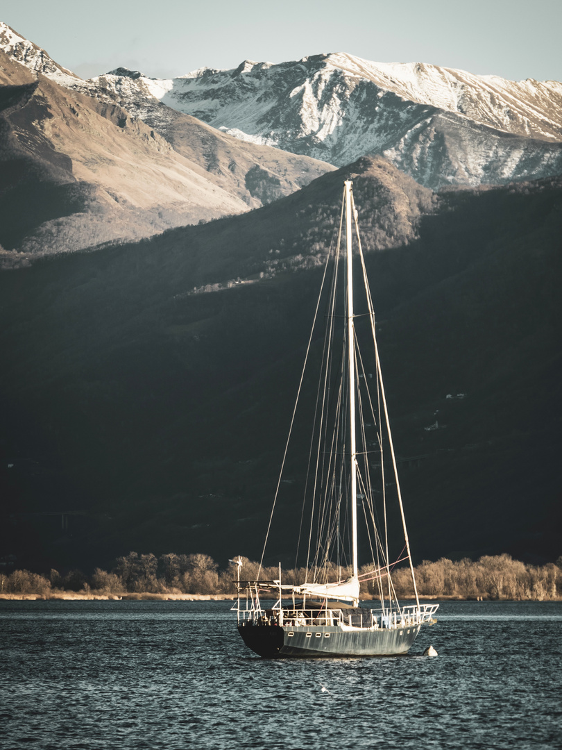 Segelboot auf dem Lago Maggiore