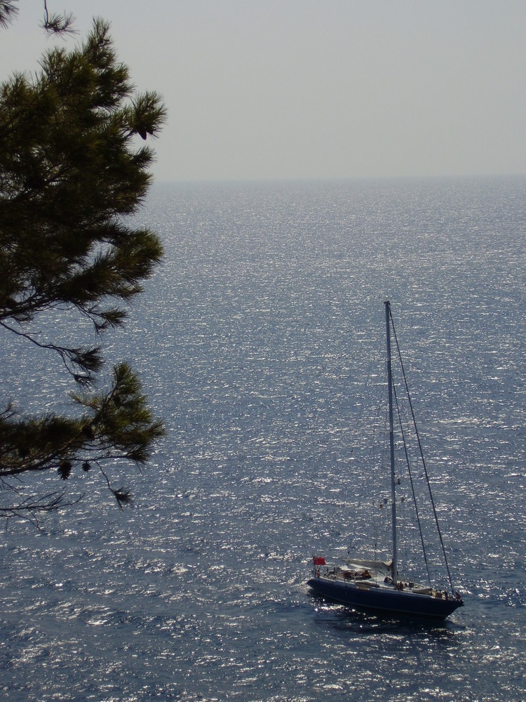 Segelboot auf dem Mittelmeer