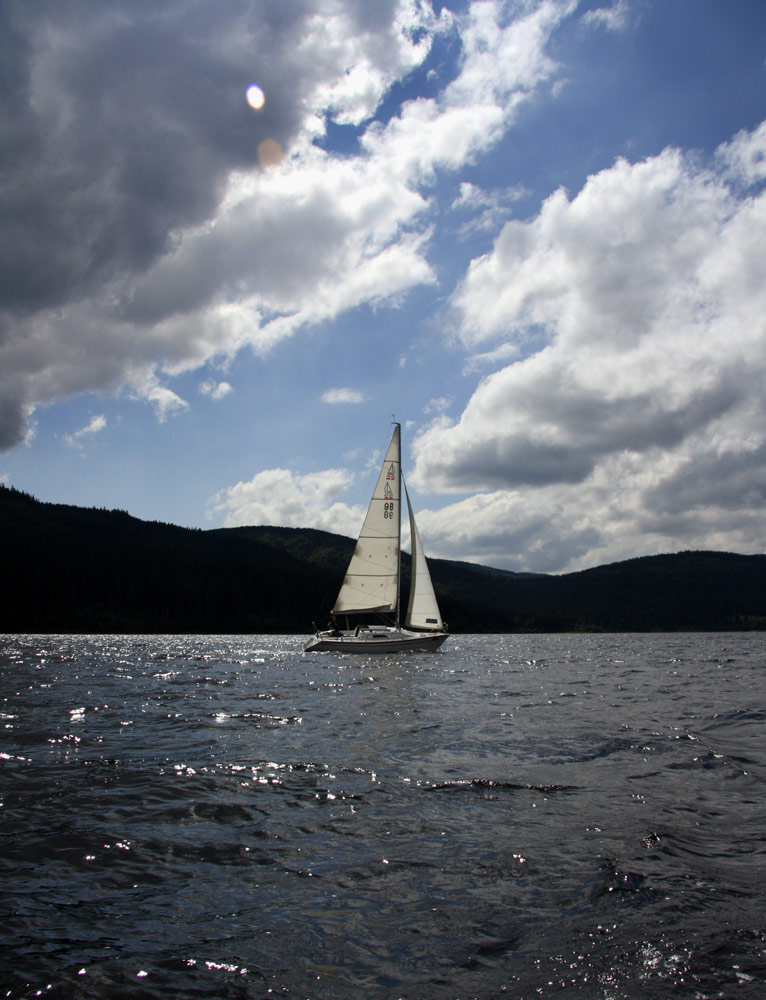 Segelboot auf dem Schluchsee / Schwarzwald