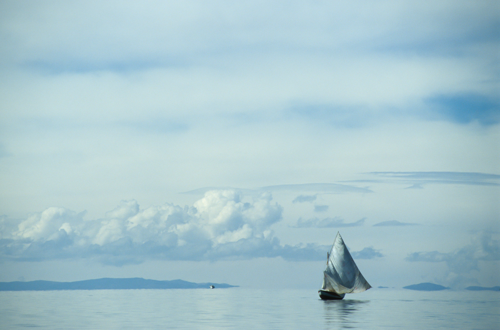 Segelboot auf dem Titicacasee