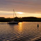 Segelboot im Abendrot