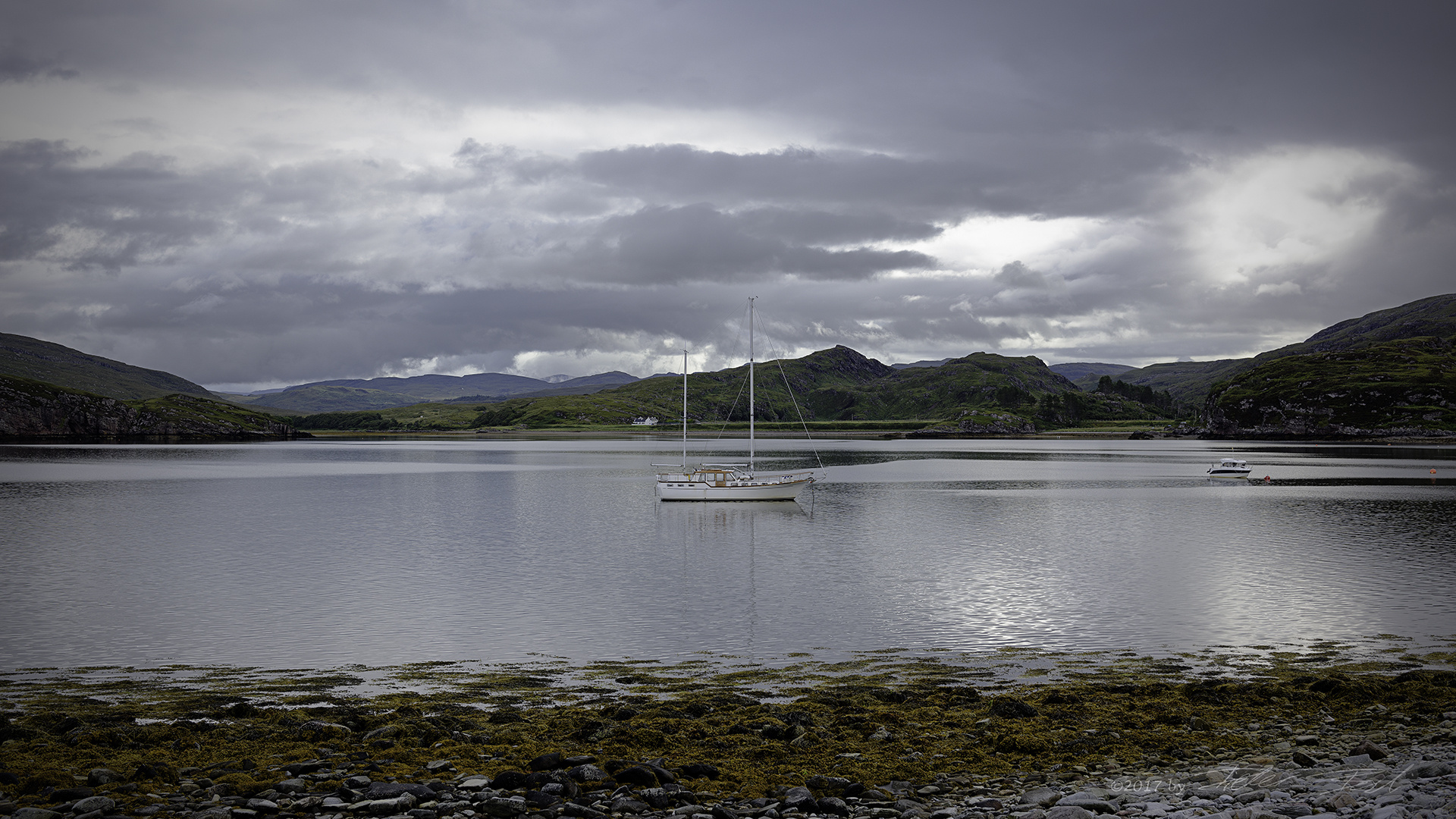 Segelboot im Loch Canaird