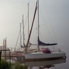 Segelboot im Morgennebel