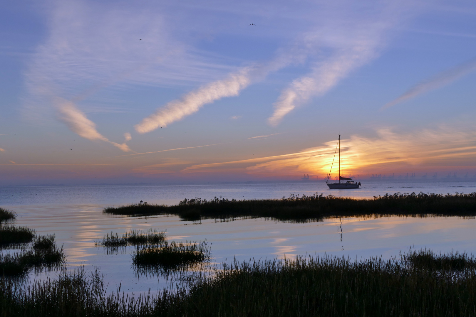 Segelboot im Morgenrot 1