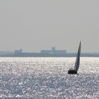 Segelboot im Sonnenschein