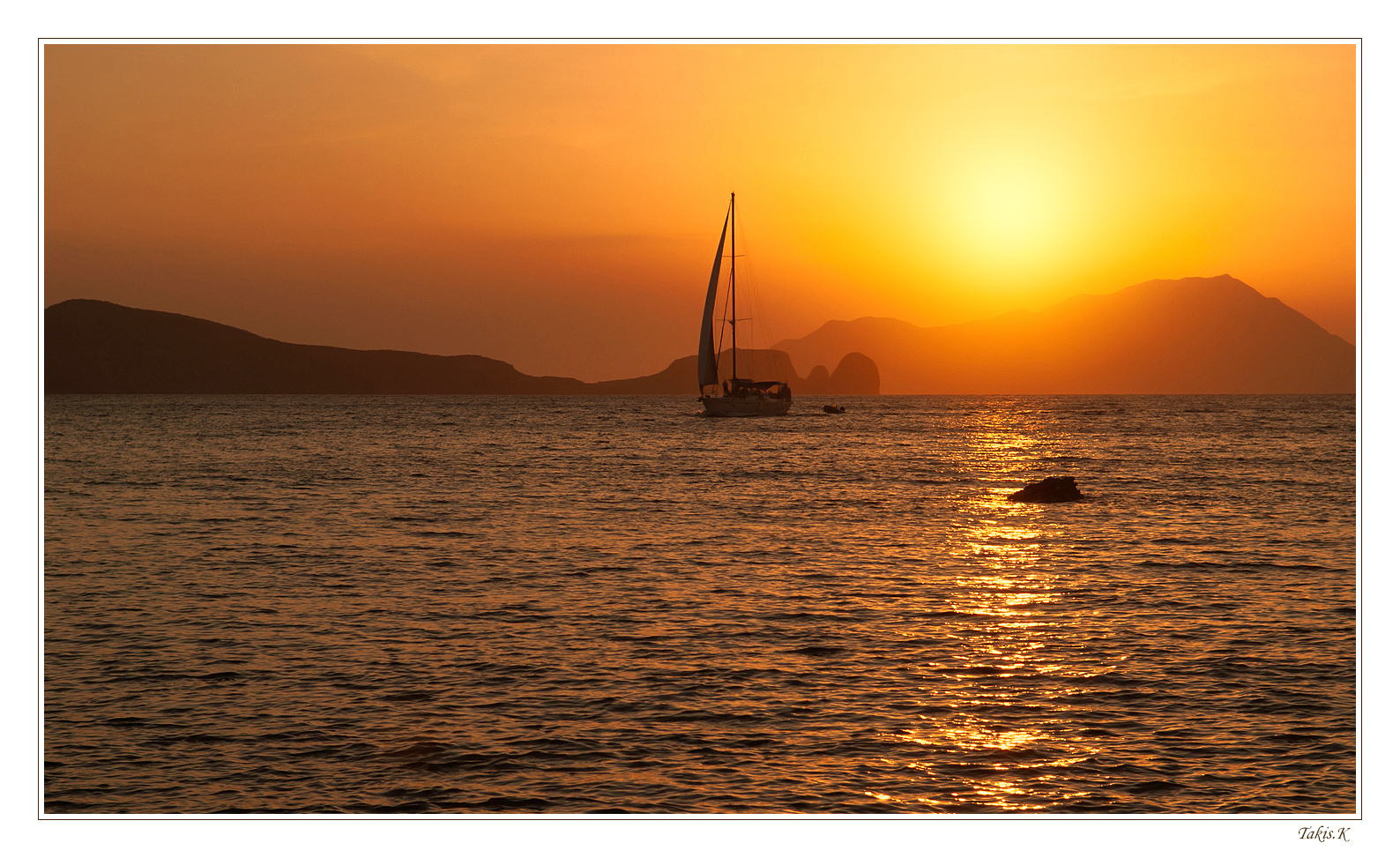 Segelboot im Sonnenuntergang