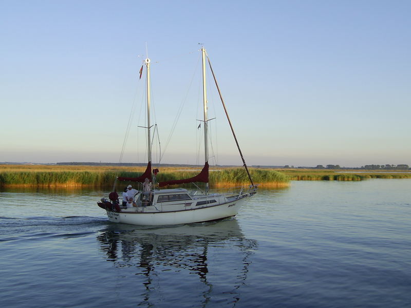 Segelboot im Zingster Hafen