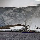 Segelboot in der Antarktis